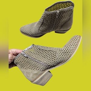 NWOB Cowboy Ankle boots